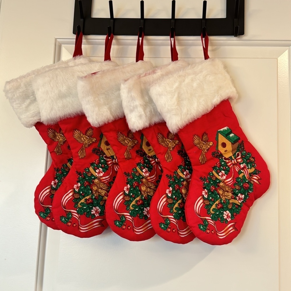 Vintage Christmas stockings Merry Christmas written, birdhouse, birds and ribbon - Picture 3 of 4